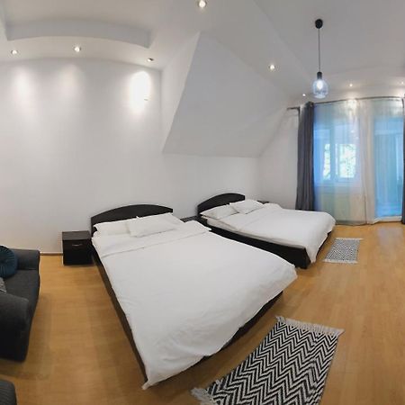 Hillside Hotel Oradea Bagian luar foto