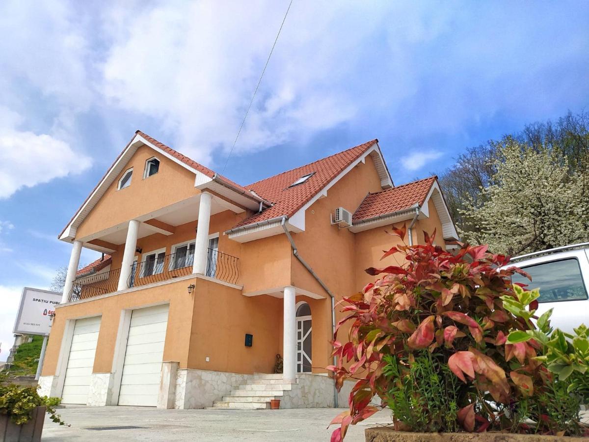 Hillside Hotel Oradea Bagian luar foto
