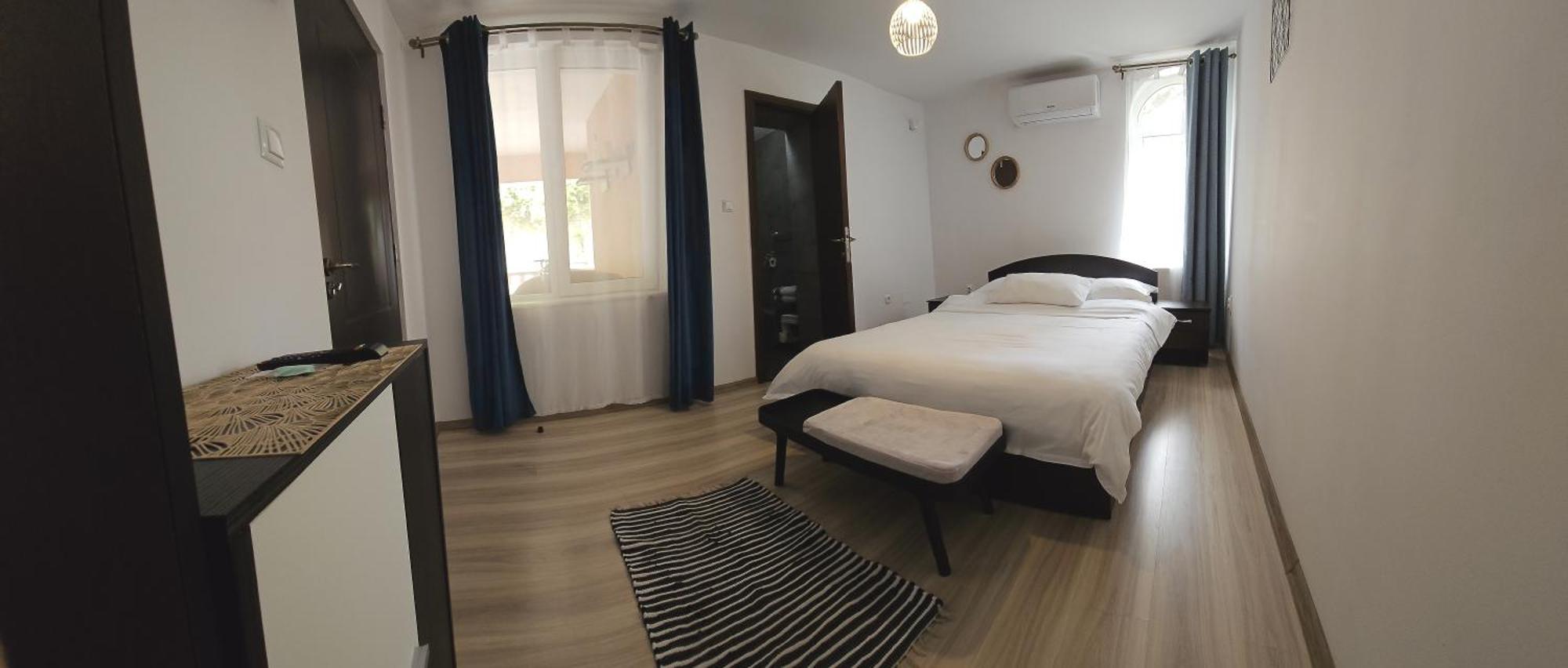 Hillside Hotel Oradea Bagian luar foto