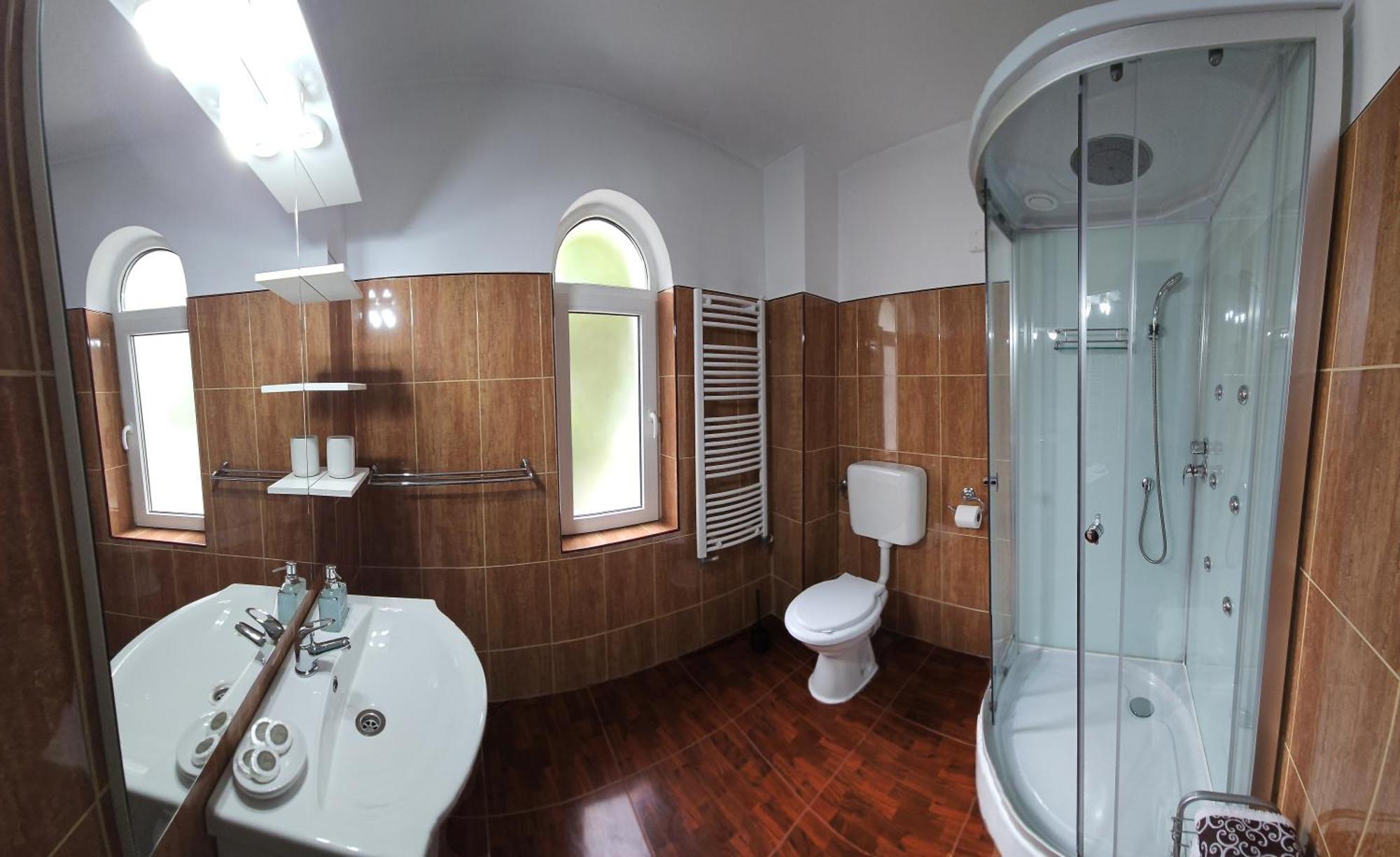 Hillside Hotel Oradea Bagian luar foto
