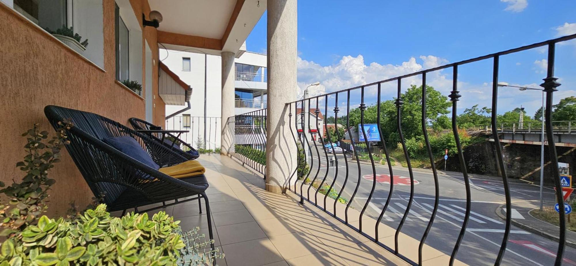 Hillside Hotel Oradea Bagian luar foto